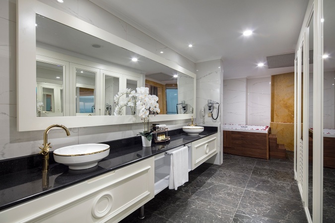 Swarovski Suit Banyo