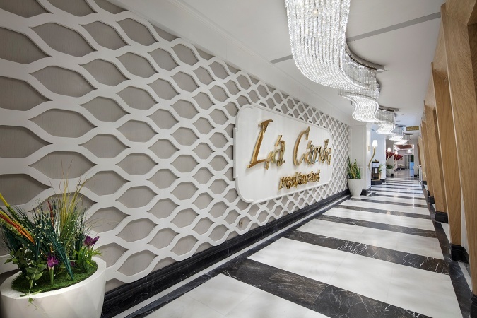 Ana Restoran Girişi